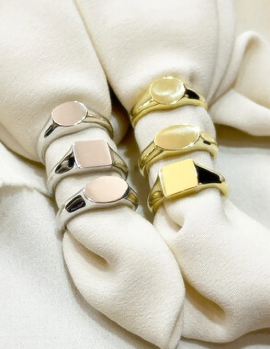 anello_mini_chevalier_ini_5.webp Crisafi Gioielli Anello Mini Chevalier Iniziale> Anelli